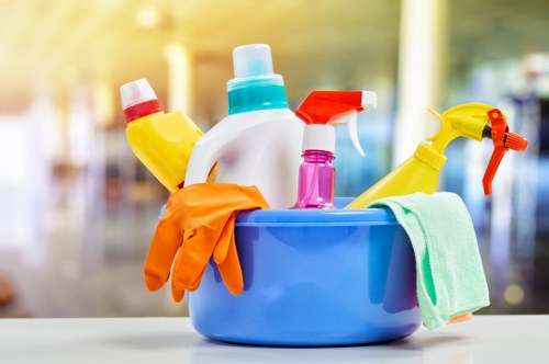 Detailed kitchen and bathroom deep clean in BR3